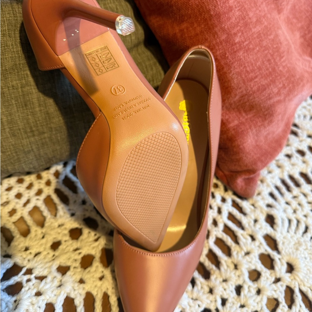Elegant blush Women's Heels NWOT never worn